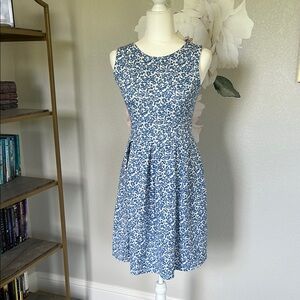 Gilli Blue and White Sleeveless Midi Dress